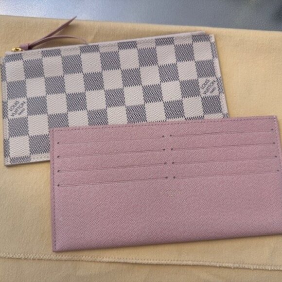 Louis Vuitton Damier Azul Pochette Felicie Chain Wallet in Rose Ballerine - Picture 4 of 16